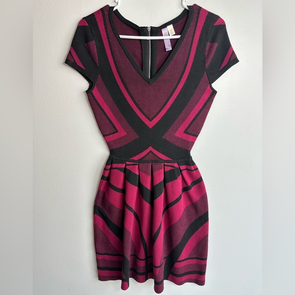 Alya Dresses & Skirts - Alya Black and Pink/Red Mini Geometric Knit Dress Size Small